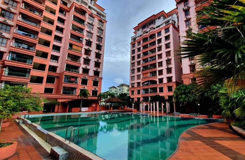Marina Court Kota Kinabalu Sabah By Zizie Homes Kültér fotó